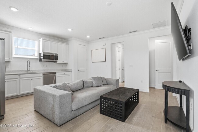 Building Photo - 73 Oaklawn Ct