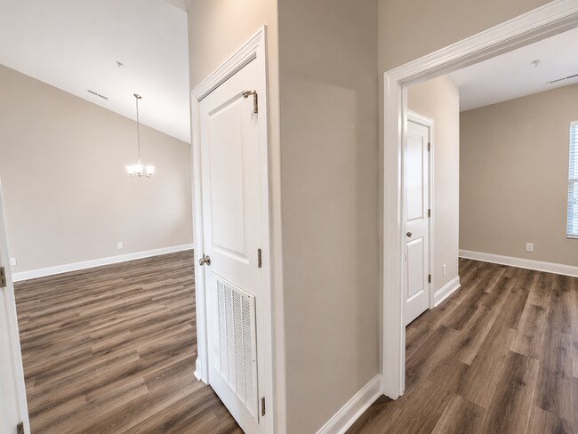 Building Photo - Your Perfect 2-Bedroom Retreat Awaits in Kiskadee Parke