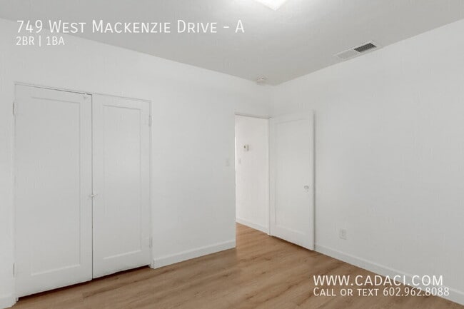 Building Photo - 749 W MacKenzie Dr
