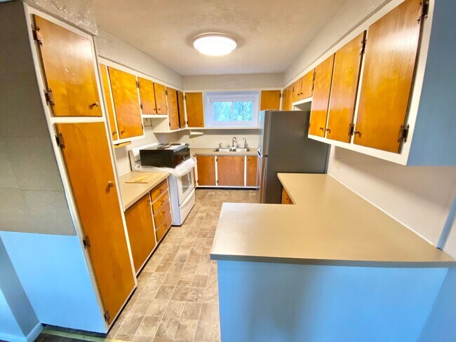 Building Photo - 125 Station Rd