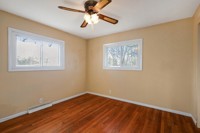 Building Photo - 1320 54th St SE