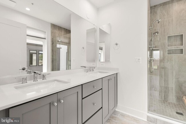 Building Photo - 39 Lower Service Ct NW