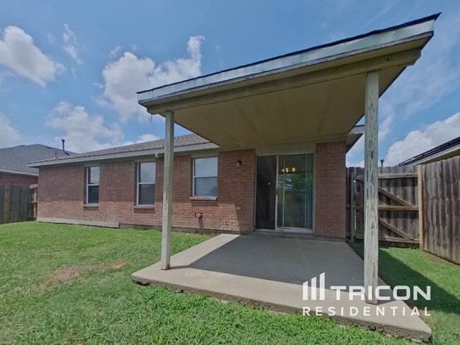 Building Photo - 910 Pryor Dr