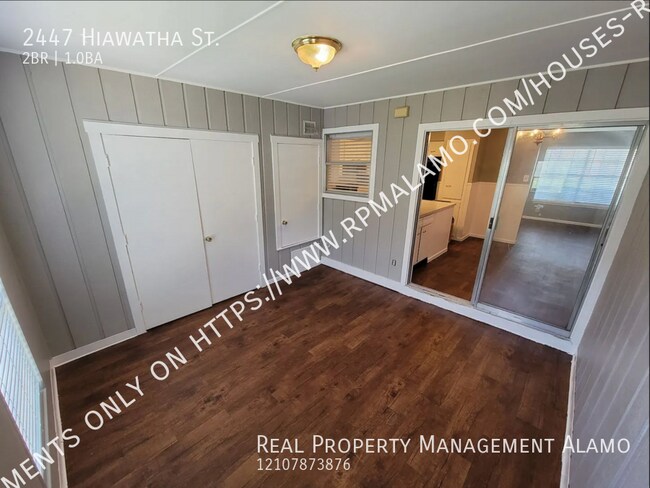 Building Photo - 2447 Hiawatha St