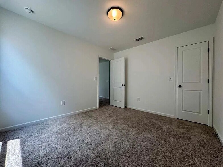 Building Photo - 5513 Coalie Trce