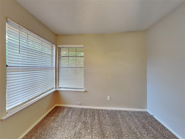 Building Photo - 104 NE Timber Ridge Dr