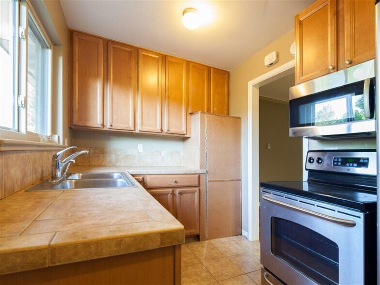 Modern Appliances, includes Dishwasher - 2101 S Ogden St