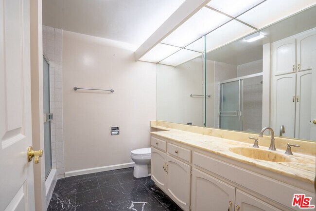 Building Photo - 447 La Fayette Park Pl