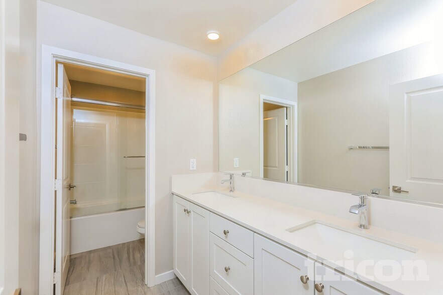 Building Photo - 31679 Hans Dr