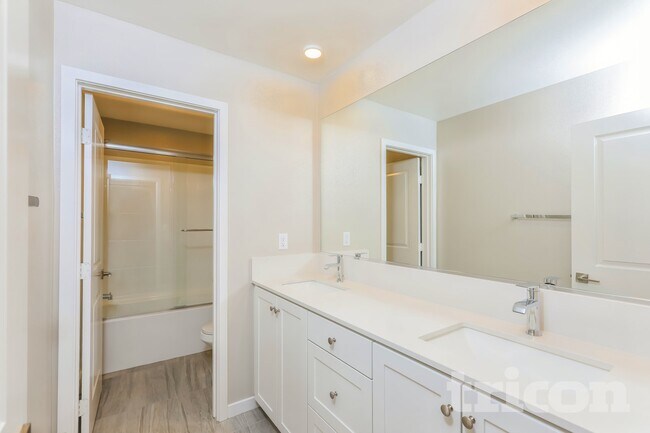 Building Photo - 31647 Hans Dr