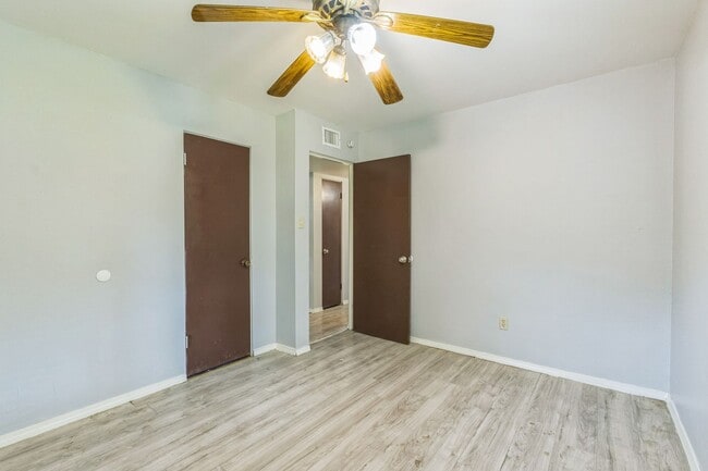 Building Photo - LIMITED TIME**NO APPLICATION FEE**1/2 OFF DEPOSIT**