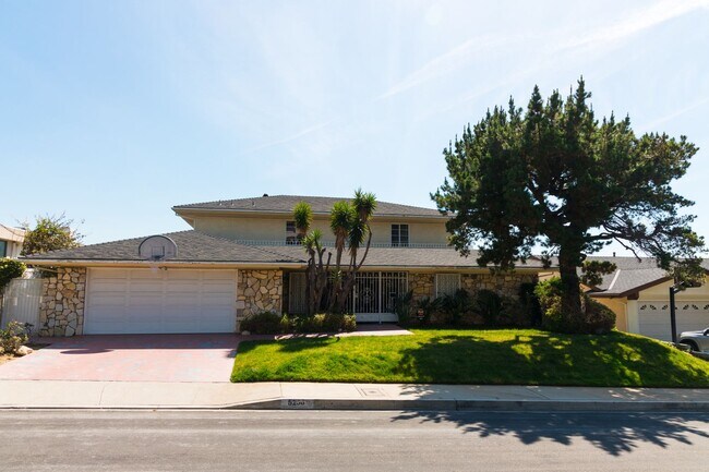 Building Photo - Los Feliz/Hollywood Hills AMAZING 6 Bed/4 Bath/Pool Luxury Home for Lease!