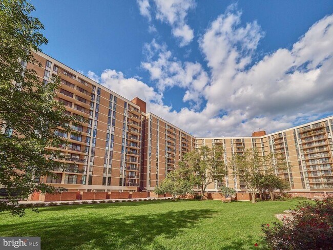Building Photo - 6800 Fleetwood Rd