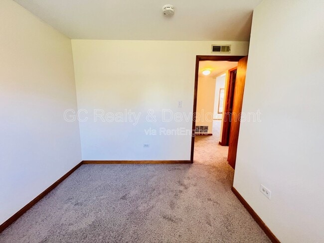 Building Photo - 12870 S Green St