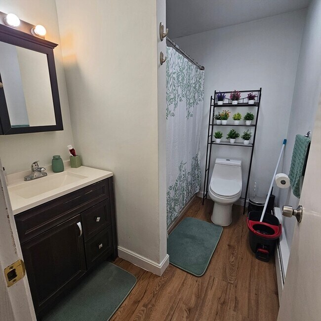 Building Photo - 1129 N Shore Rd