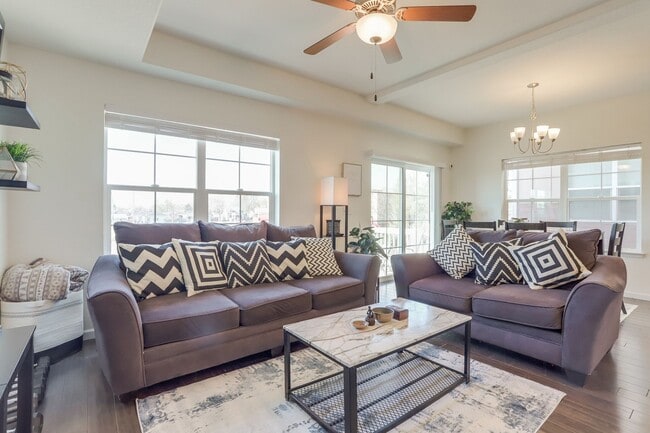 Building Photo - 3 bed 2.5 bath Townhome in Northwest Denver