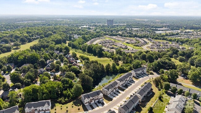Building Photo - 2665 Grantham Place Dr