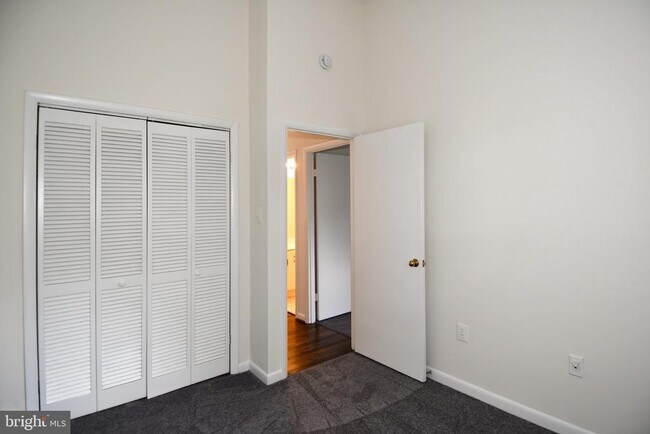 Building Photo - 5175 King Charles Way