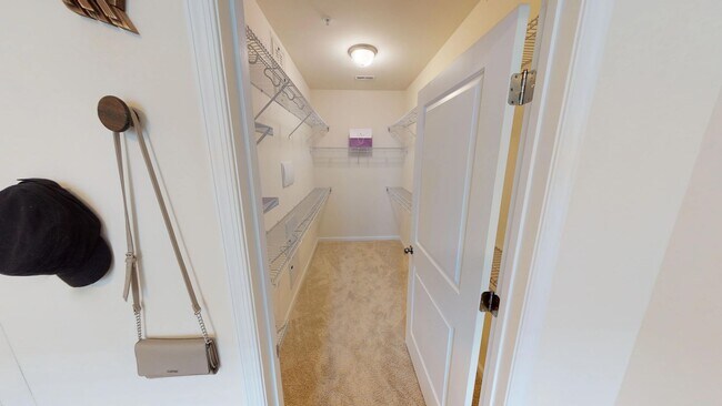 Building Photo - A3 | 1 Bed 1 Bath | 899 sf