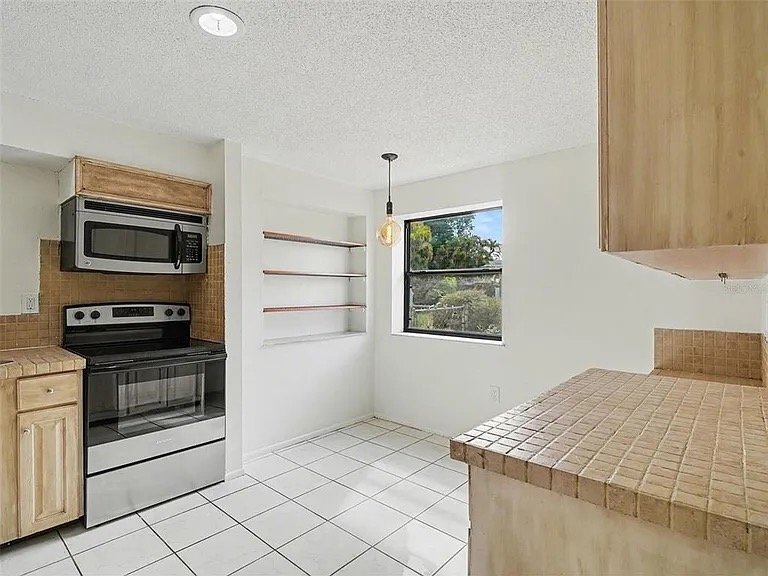 Building Photo - 4037 Maverick Ave