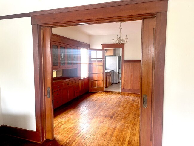 Building Photo - 2422 J St