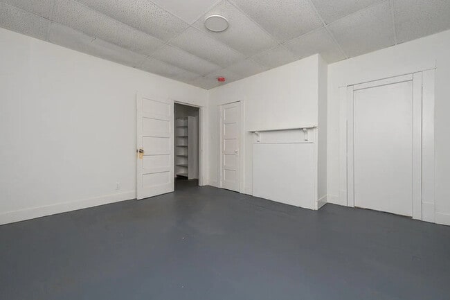 Building Photo - 408 Dickens Ave