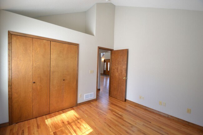 Building Photo - Ranch with Unfinished Basement in D20 with...