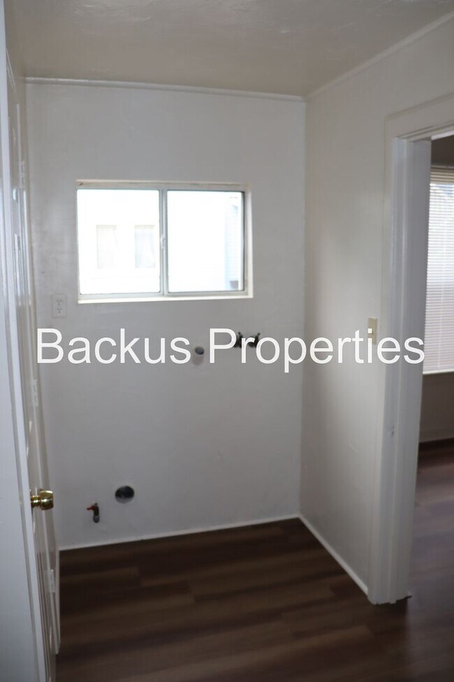 Building Photo - 210 Cypress Ave