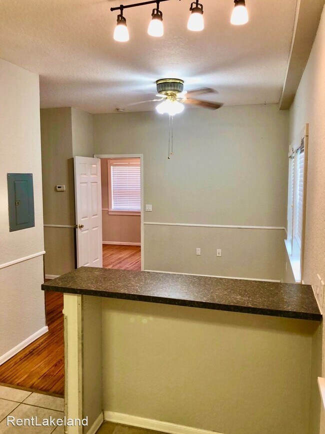Building Photo - 408 E Belmar St
