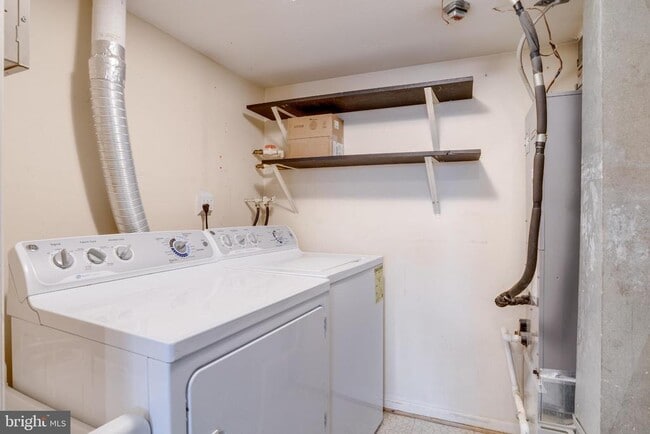 Building Photo - 7900 San Leandro Pl