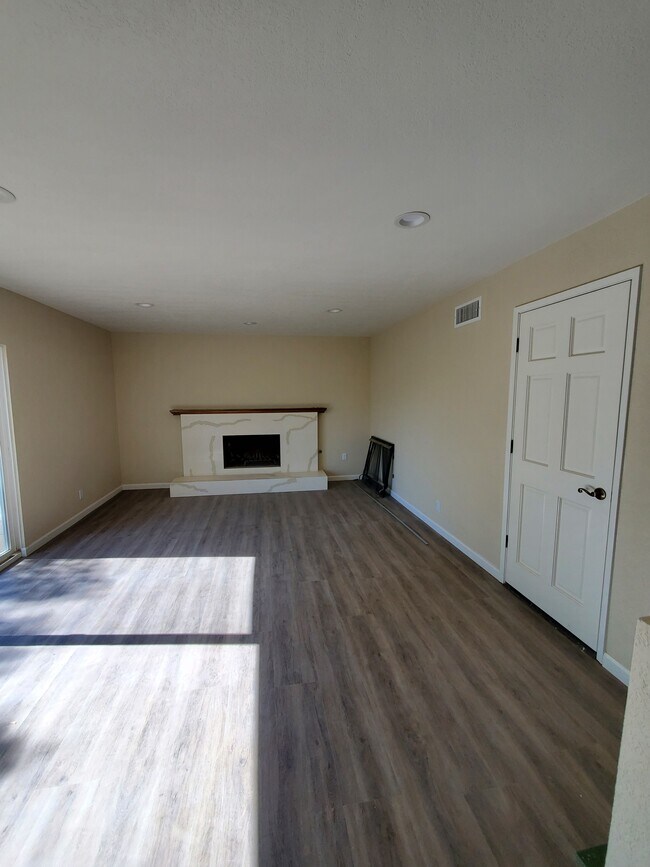Family Room - 25619 Mountain Pass Rd