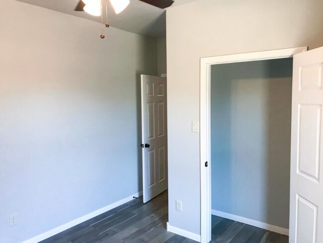 Building Photo - Beautiful Duplex!