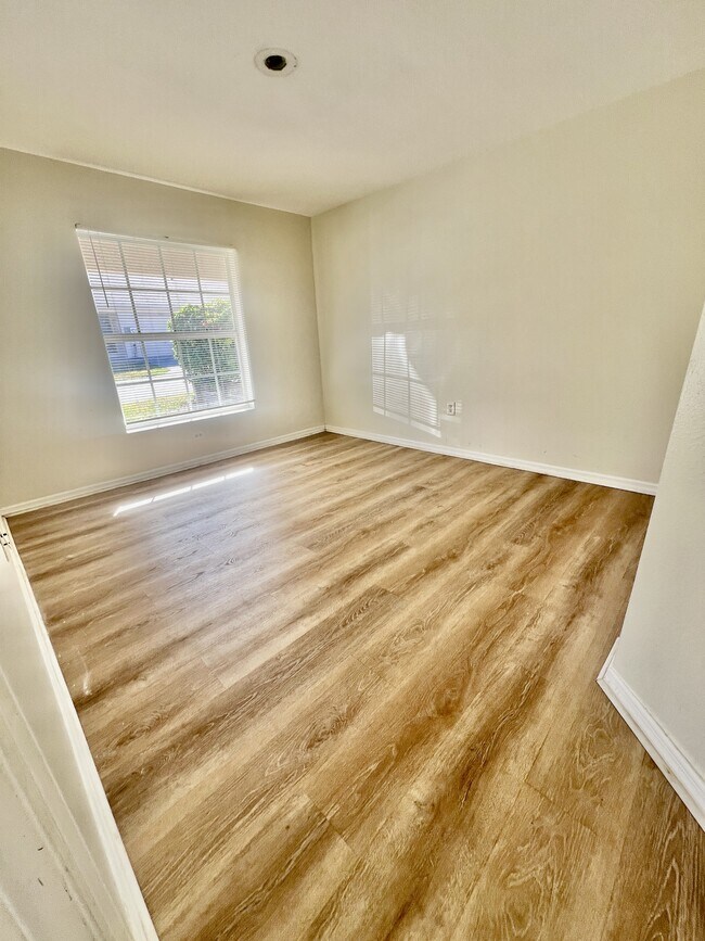 Building Photo - 37215 Grassy Hill Ln