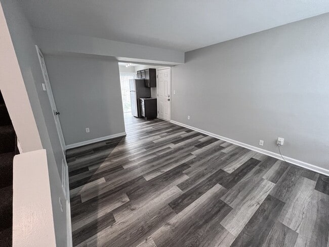 Building Photo - Three Bedroom Townhome in Covington!