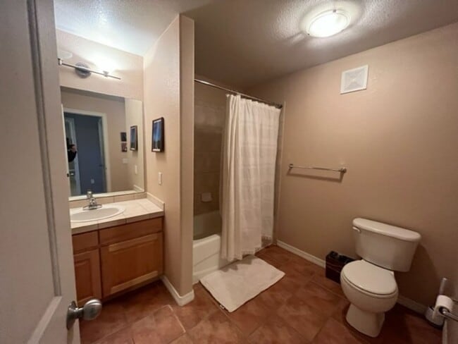 Building Photo - 947 Laramie Blvd