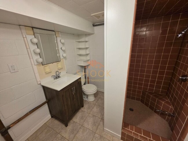 Building Photo - Cozy 3 BR Home Close to Campus and the Res...