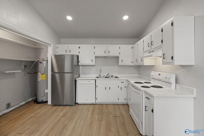 Building Photo - 3704 Squaw Valley Dr SW