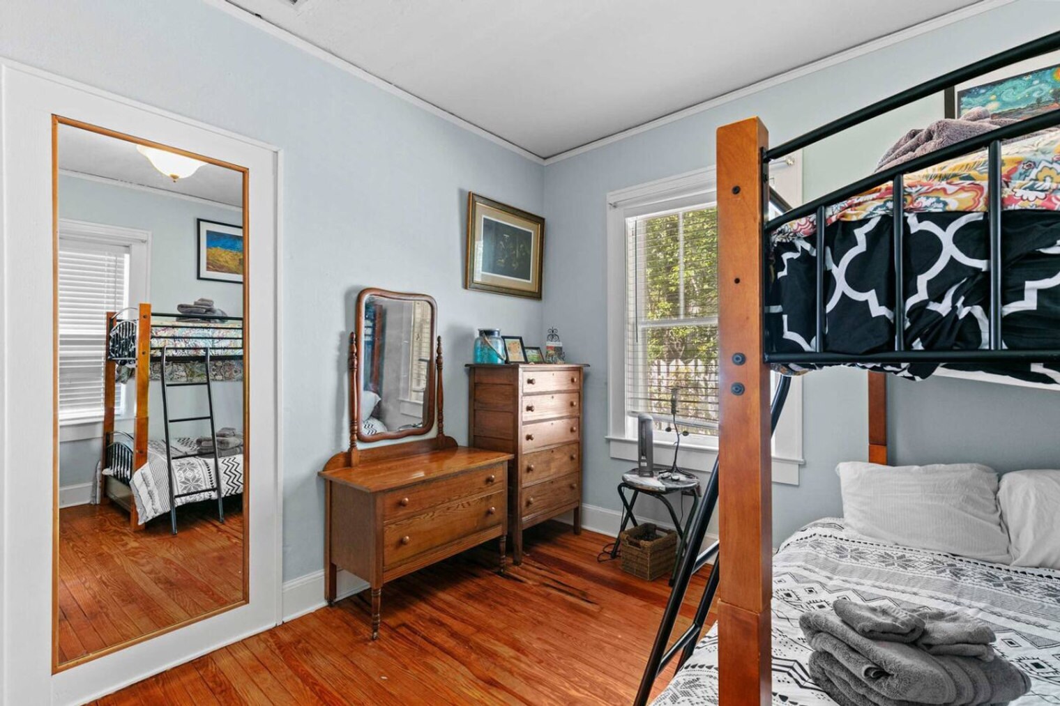 Building Photo - 204 NE 3rd Ave