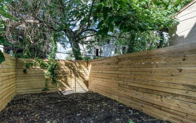 Building Photo - Luxurious 4-Bed/2-Bath Townhome in Cecil B. Moore! Available NOW!