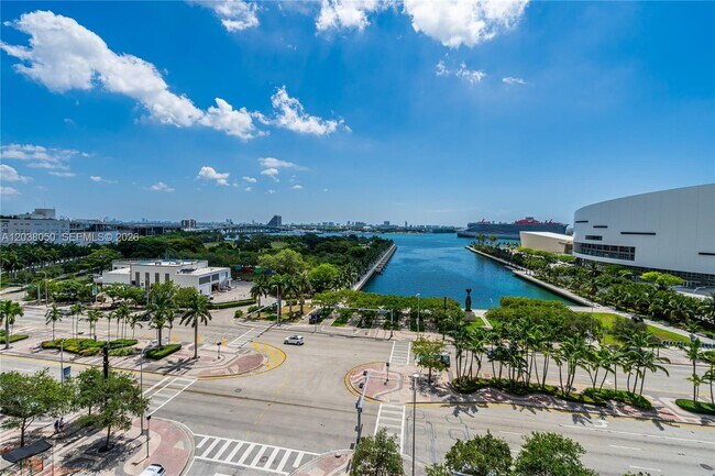 Building Photo - 888 Biscayne Blvd