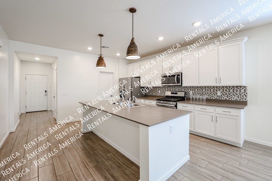 Building Photo - 9826 W Trumbull Rd