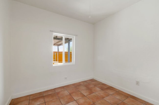 Building Photo - 1030 N Tucson Blvd