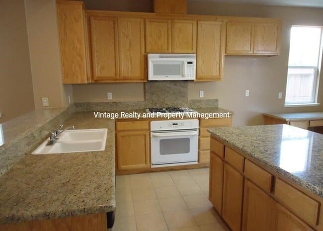 Building Photo - Available Now! Nice Single Story 4 Bedroom Home!!!