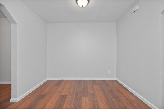 Building Photo - 632 Maple Dr