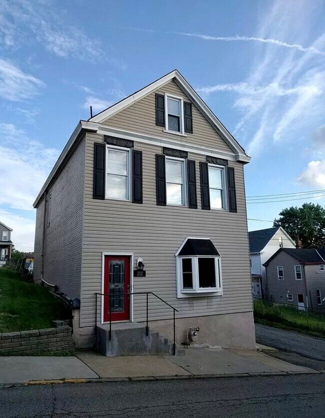 Must See! 3 Bedroom 2 Bathroom Pittsburgh 212 Kaercher St