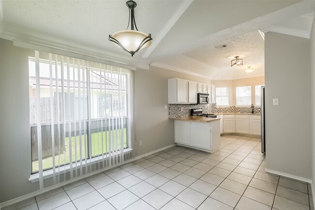 Building Photo - 15243 Peachmeadow Ln