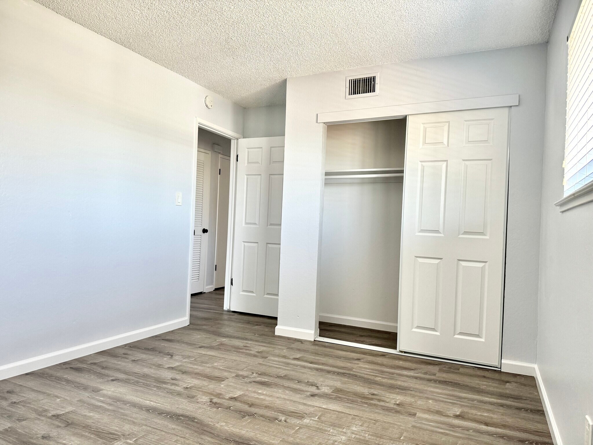 Building Photo - 4549 Greenholme Dr