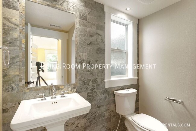 Building Photo - 2635 NE Sumner St