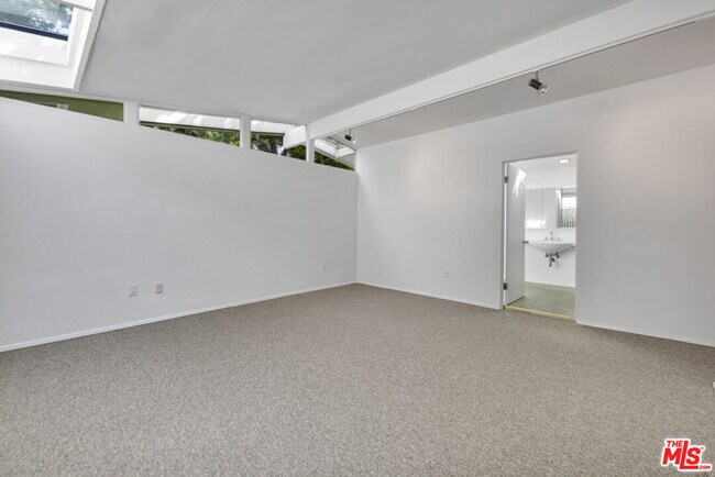 Building Photo - 30611 Las Estrellas Dr