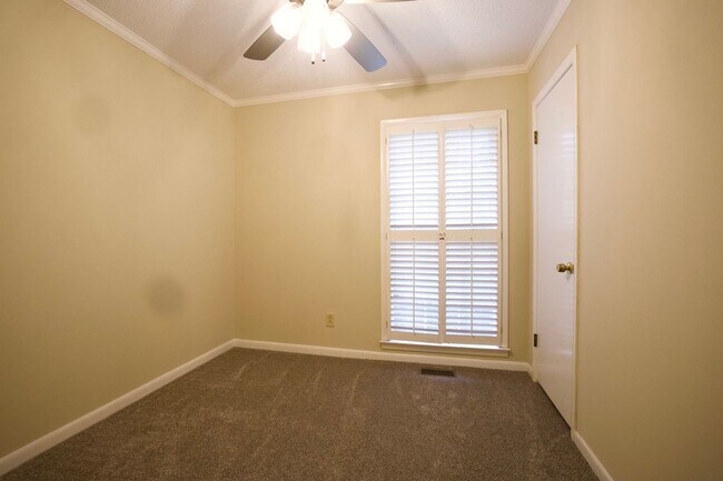 Building Photo - 1030 Cumberland Dr